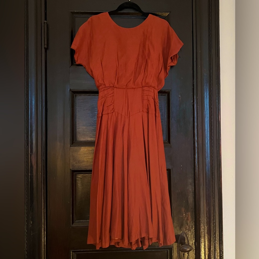 Burnt orange dress w/tie at waist & buttons in the back 🪴🍊